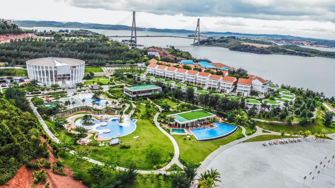 Harris Resort Barelang Batam Sagulung Esterno foto